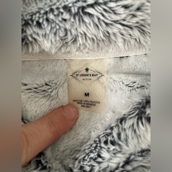 St. John’s Bay Active Faux Fur Gray Blue Pullover Sweater M Medium Zip Collar - Picture 6 of 9